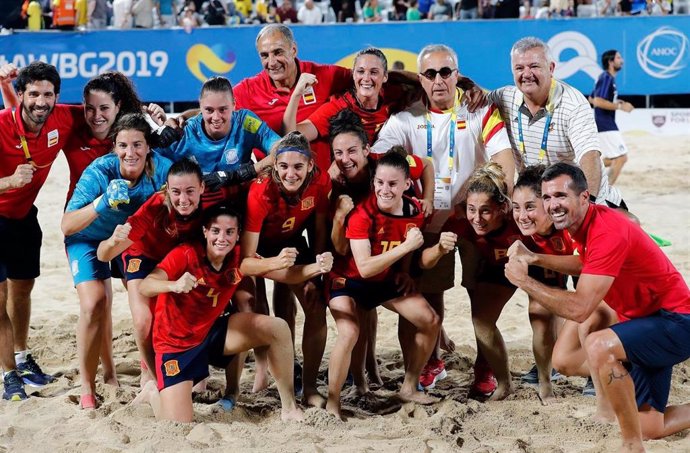La selección femenina de fútbol, en los Juegos Mundiales de Playa.
