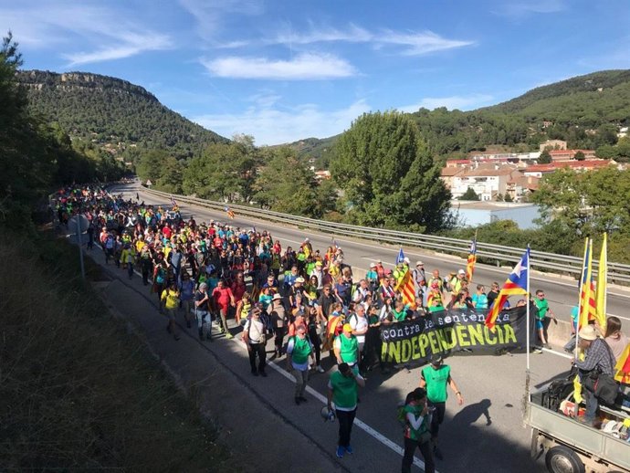 Centenares de personas prosiguen este jueves la columna desde Manresa (Barcelona)