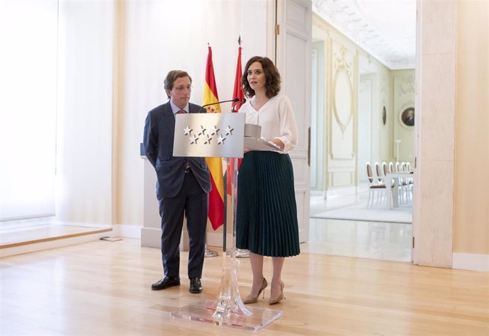 Imagen de recurso de la presidenta de la Comunidad de Madrid, Isabel Díaz Ayuso, y el alcalde de la capital, José Luis Martínez-Almeida.
