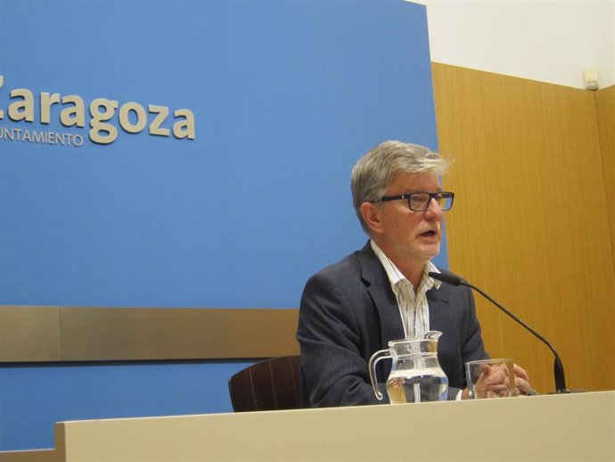 El portavoz de ZeC en el Ayuntamiento de Zaragoza, Pedro Santisteve