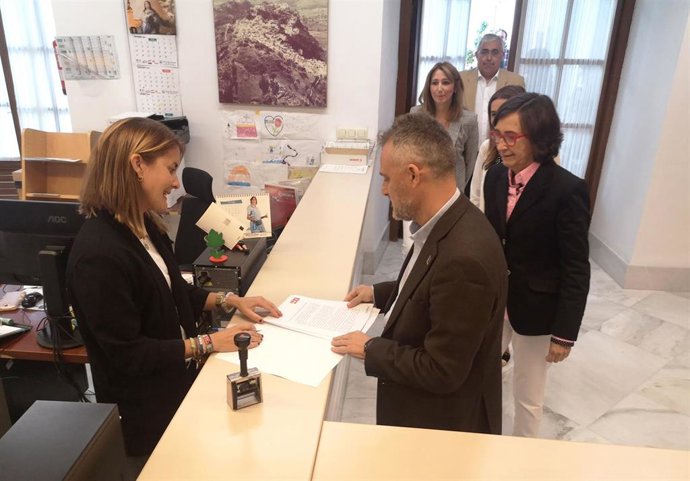 El portavoz parlamentario del PSOE-A, José Fiscal, registra la enmienda a la totalidad a los Presupuestos andaluces sde 2020.