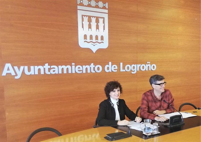 Los concejales del PP Celia Sanz y Antonio Ruiz Lasanta han valorado en rueda de prensa las declaraciones del Gobierno regional y del Gobierno municipal de Logroño sobre el Convenio de Capitalidad.