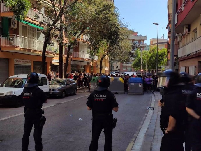 Mossos en la protesta contra Albert Rivera.