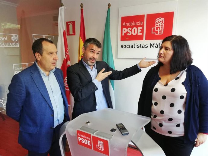 Los socialistas Jose Luis Ruiz Espejo, Jose Bernal y Blanca Fernández en Marbella.