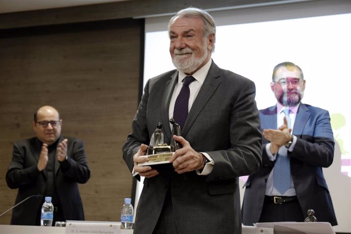 [Gruposociedad] Fwd: Jaime Mayor Oreja, Distinguido Con El Premio Ceu A La Defensa Pública De La Vida 2019