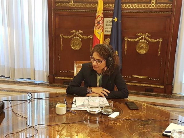 La ministra de Hacienda en funciones, María Jesús Montero, durante la entrevista en el Ministerio de Hacienda
