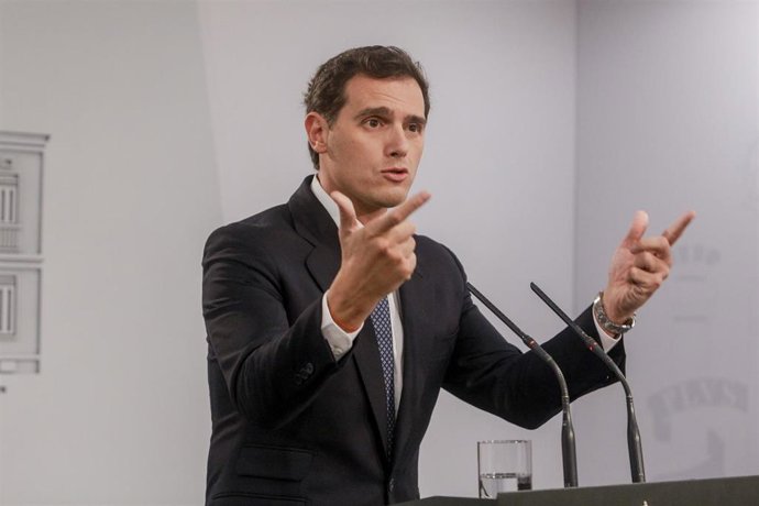 El presidente de Ciudadanos, Albert Rivera, en rueda de prensa en el Palacio de la Moncloa.