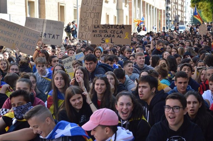 Estudiantes de Lleida en la manifestación de este jueves.