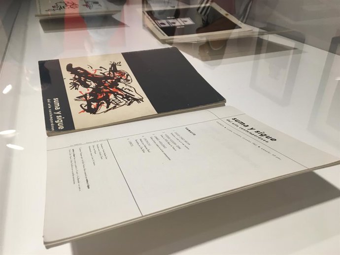 Ejemplares de la exposición del IVAM 'Suma y sigue del arte contemporáneo'