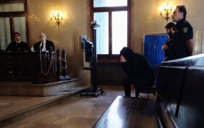 Judici a un home per cremar visqui a la seva ex-parella.