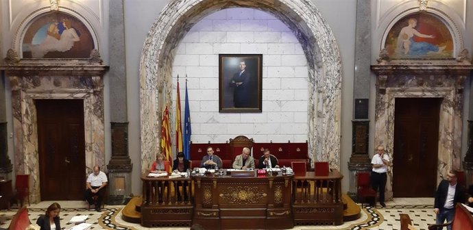 El alcalde de Valncia, Joan Ribó, en el pleno de este jueves sobre la EMT.