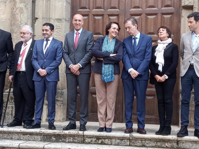 Valerio, en el centro , junto a Germán Barrios a su izquierda, Mercedes Martín (2D), José Antonio Diez (3I) y Ángel Luis González.