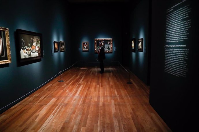 Una de las salas de la exposición 'Velázquez, Rembrandt, Vermeer. Miradas afines' en el Museo Nacional del Prado.
