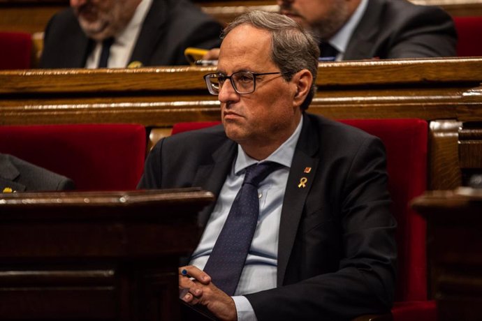 El president de la Generalitat de Catalunya, Quim Torra, sentado en su escaño durante la sesión plenaria celebrada en el Parlament tres días después de conocerse la sentencia del 'procés', en Barcelona (Cataluña, España), a 17 de octubre de 2019.