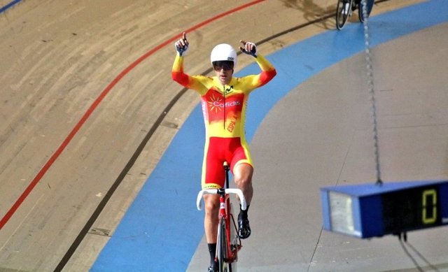Sebastián Mora, en el Campeonato de Europa de ciclismo en pista.