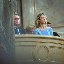 La portavoz del PP en el Congreso, Cayetana Alvarez de Toledo, junto al expresident Artur Mas