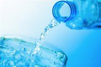 Agua alcalina, ¿qué es?, ¿tiene algún beneficios?, ¿es peligrosa?