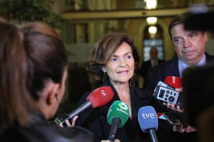 La vicepresidenta del Gobierno en funciones, Carmen Calvo, atiende a los medios de comunicación, en Madrid (España) a 16 de octubre de 2019.