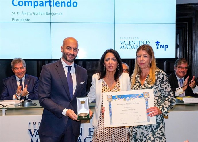Marta Bosquet, en el centro, en la entrega de los Premios de la Fundación Banco de Alimentos de Sevilla.