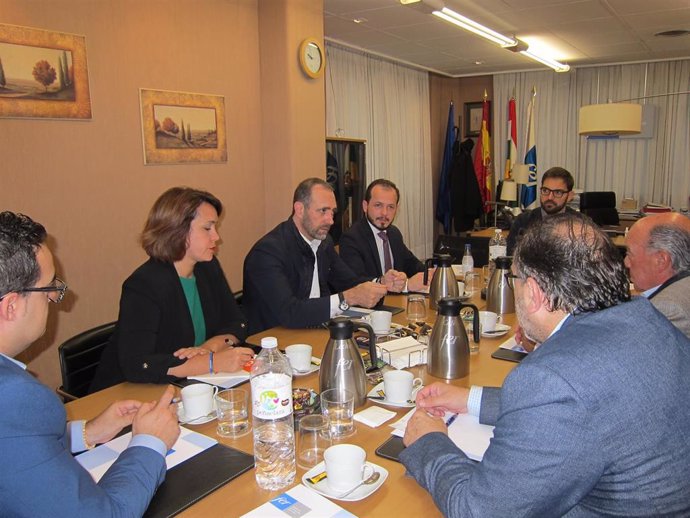 El eurodiputado de Cs, José Ramón Bauz, participa en Logroño en una reunión con la FER