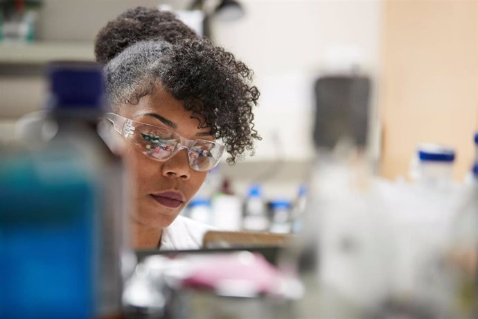 Ensayo clínico, laboratorio, investigadora