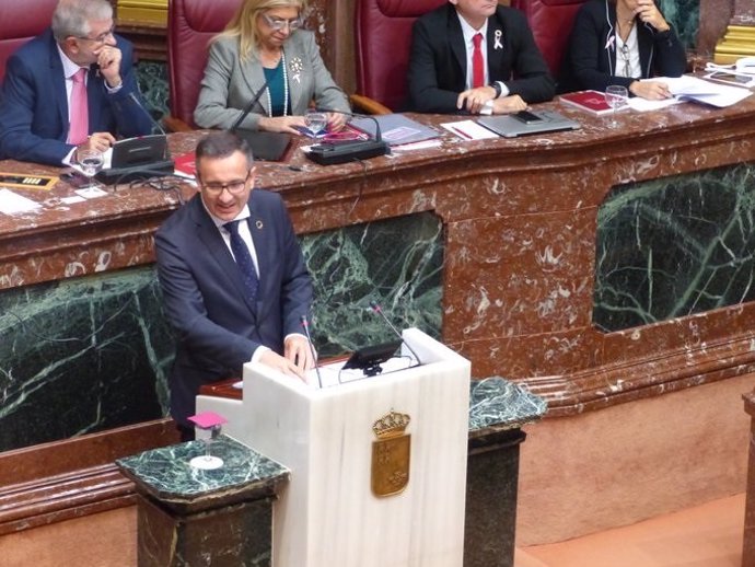 El portavoz del Grupo Parlamentario Socialista, Diego Conesa en su intervención en la Asamblea en el Pleno sobre el Mar Menor