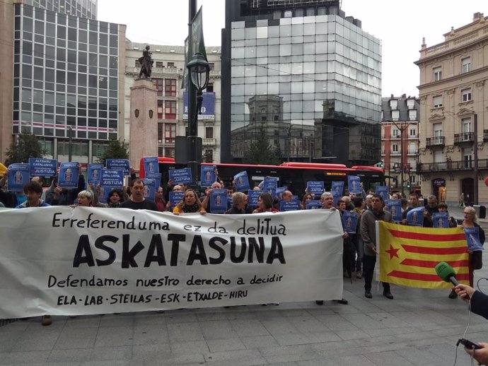 Concentración de sindicatos nacionalistas en Bilbao para denunciar la sentencia del 'procés'