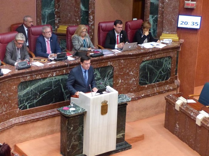 El portavoz de Ciudadanos, Juan José Molina, durante su intervención en la Asamblea en el Pleno sobre la crisis del Mar Menor