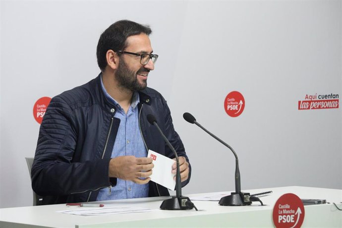 El diputado del PSOE por Toledo Sergio Gutiérrez en rueda de prensa