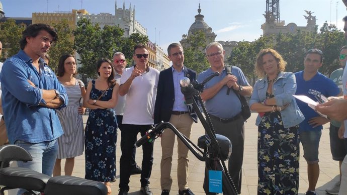 Giuseppe Grezzi, Arcadi España, Joan Ribó y Maite Ibáñez en la Feria de la Movilidad