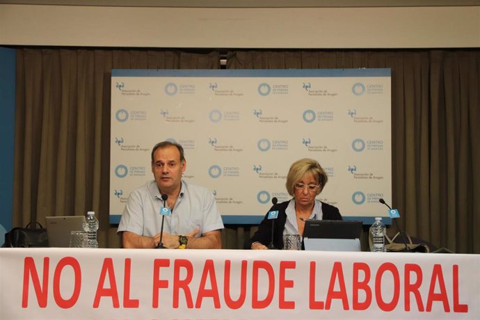 El secretario general de FICA UGT-Aragón, Juan José Arcéiz, y la secretaria general de Industria de CCOO-Aragón, Ana Sánchez, este viernes en la rueda de prensa.