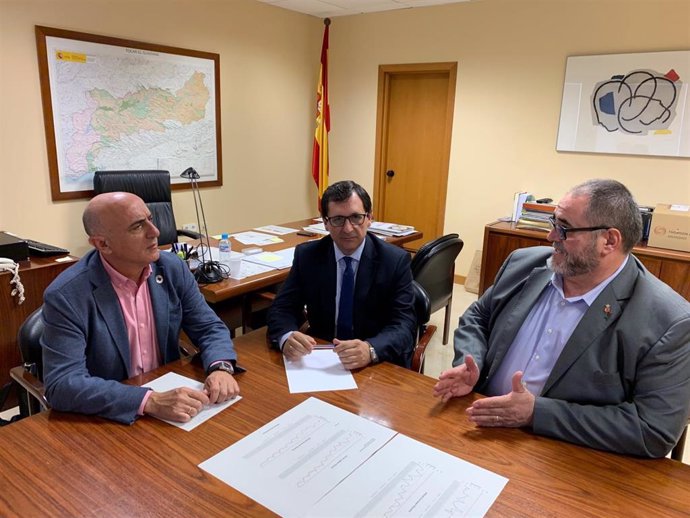 El alcalde de Villafranca en la reunión con el delegado de la Junta