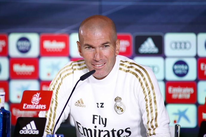 Zinedine Zidane en rueda de prensa con el Real Madrid