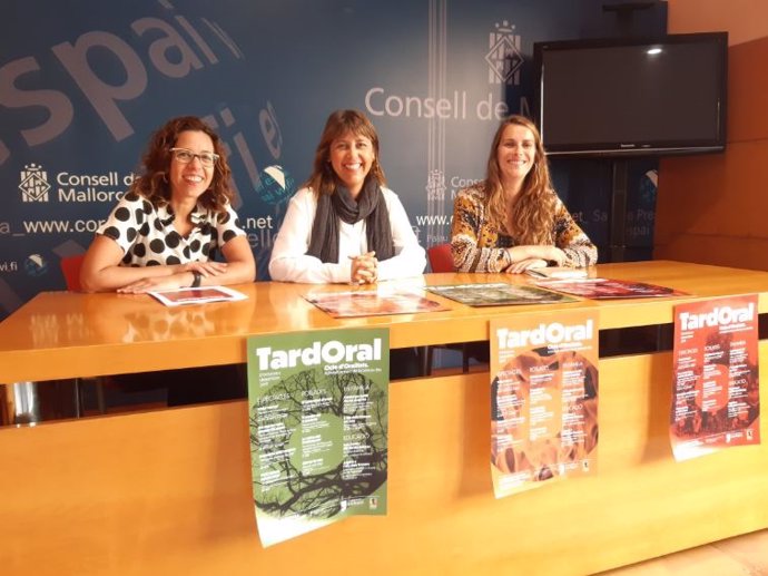 La directora de Cultura del Consell, Maria Pastor, presenta el ciclo 'TardOral'