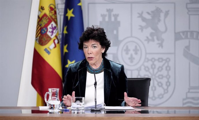 La ministra Portavoz del Gobierno, Isabel Celáa, comparece ante los medios de comunicación tras la reunión del Consejo de Ministros en Moncloa, en Madrid (España), a 18 de octubre de 2019.