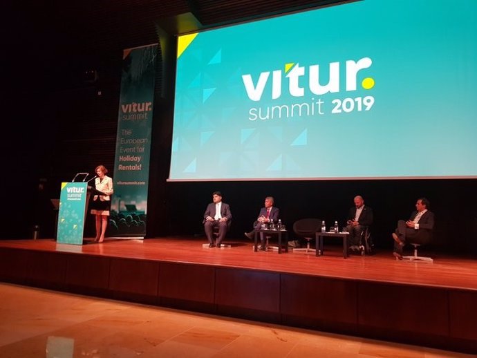 La secretaria de Estado de Turismo, Isabel María Oliver, interviene en la clausura de Vitur Summit 2019 en Málaga
