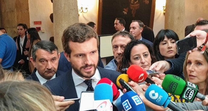El líder del PP, Pablo Casado, firma en Asturias la alianza con FORO