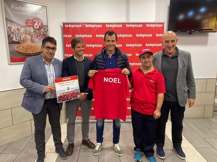Telepizza incorpora al primer jugador de LaLiga Genuine Santander en su tienda Telepizza Huesca