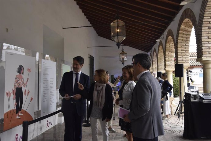 El Palacio de Viana acoge una exposición sobre cáncer de mama metastásico
