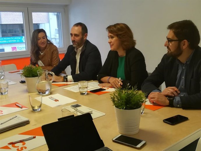 REUNIÓN DEL EURODIPUTADO DE CS, JOSÉ RAMÓN BAUZ, CON EL PRESIDENTE DE LA DENOMINACIÓN DE ORIGEN PROTEGIDA DEL ACEITE DE LA RIOJA, MIGUEL MARTÍNEZ DE QUEL