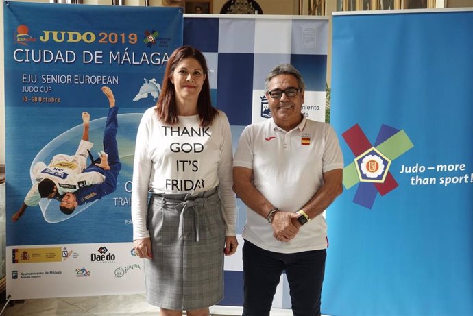La concejala de Deporte, Noelia Losada, y el coordinador técnico de Actividades de la Real Federación Española de Judo y Deportes Asociados, Serafín Aragüete.