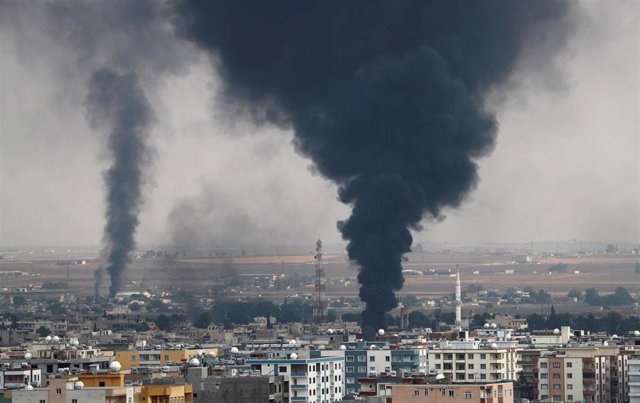 Seven civilians die from Turkey's attacks on northern Syria despite ceasefire Ataques sobre Ras al Ain en Siria.