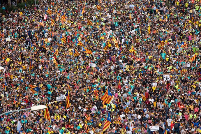 Arribada de les columnes de Berga i Vic, que formen part de les Marxes per la Llibertat iniciades arran de la sentncia del procés, a la Meridiana-Fabra i Puig de Barcelona durant la vaga general a Catalunya en reacció a les penes per l'1-O.