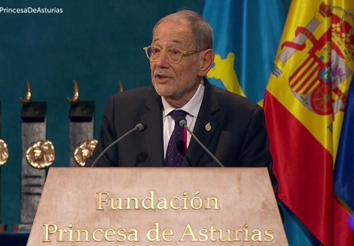 Javier Solana durante su intervención en el Teatro Campoamor de Oviedo.