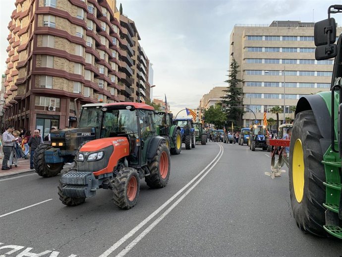Imagen de la manifestación en Lleida durante la huelga general de este viernes