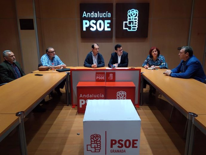 Reunión entre PSOE y representantes de trabajadores de la fábrica de Santa Bárbara