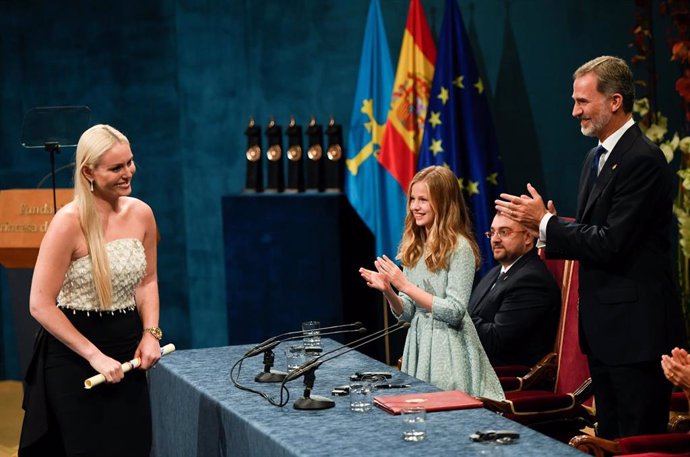 Lindsey Vonn recibe el Princesa de Asturias de mano de la Infanta Leonor y el Rey Felipe