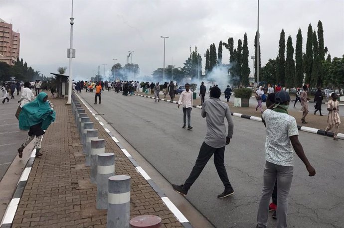 La Policía emplea gases lacrimógenos contra manifestantes chiíes en Abuya