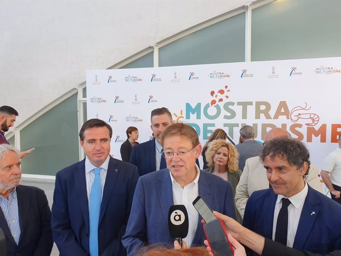 Puig atiende a los medios en su visita a la II Mostra de Turisme de la Comunitat Valenciana
