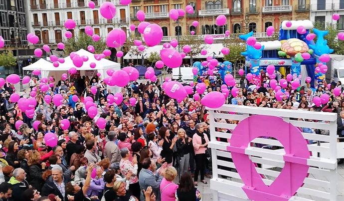 Celebración en Pamplona del Día Internacional del cáncer de mama